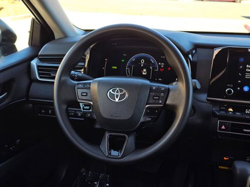 Used 2025 Toyota Camry LE image 23