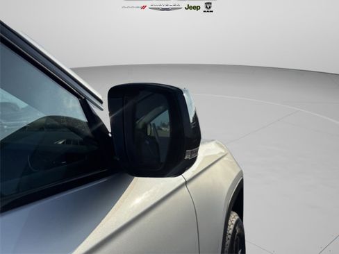 New 2025 Jeep Grand Cherokee L Altitude image 10