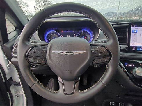 Used 2021 Chrysler Pacifica Touring w/ S Appearance Package image 15
