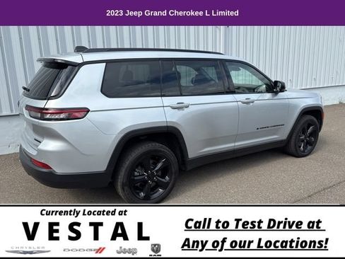 Used 2023 Jeep Grand Cherokee L Limited w/ Black Appearance Package AWD/4WD image 8