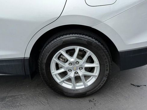 Used 2022 Chevrolet Equinox LS AWD/4WD image 4