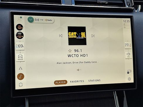 New 2026 Land Rover Range Rover Velar Dynamic SE image 14