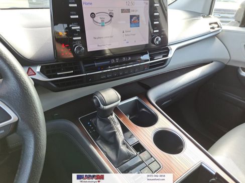 Used 2021 Toyota Sienna XLE image 17