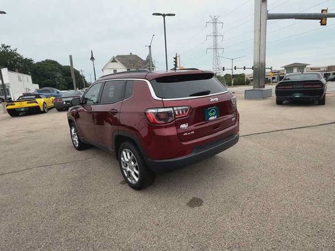 Used 2022 Jeep Compass Latitude w/ Sun and Sound Group AWD/4WD image 6