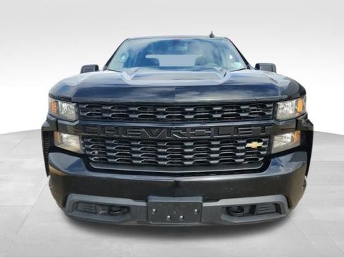 Used 2021 Chevrolet Silverado 1500 Custom image 3
