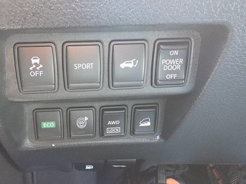 Used 2015 Nissan Rogue SV w/ SV Premium Package AWD/4WD image 17