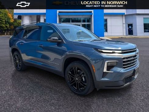 New 2026 Chevrolet Traverse LT w/ Driver Confidence Package FWD image 3