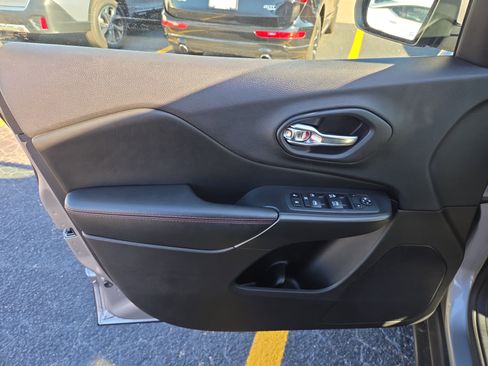 Certified 2020 Jeep Cherokee Trailhawk w/ Comfort/Convenience Group image 6