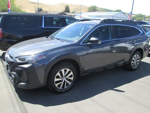 Used 2023 Subaru Outback Premium AWD/4WD image 1