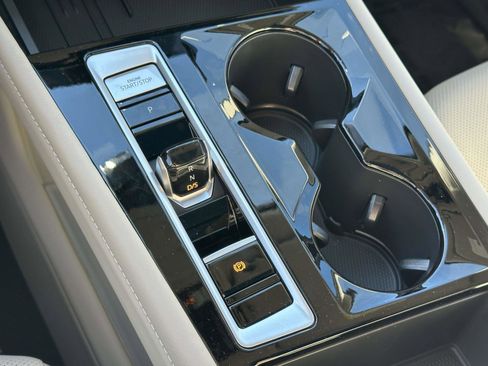 New 2025 Volkswagen Atlas SE image 30