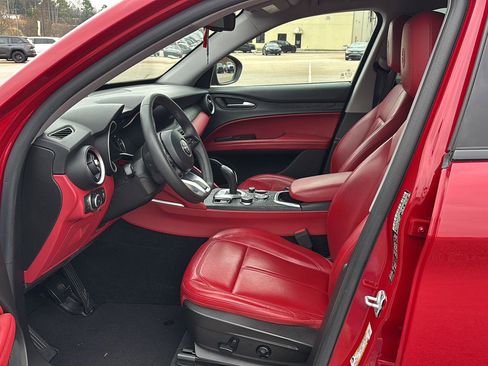 Used 2021 Alfa Romeo Stelvio Sprint w/ Nero Edizione image 9