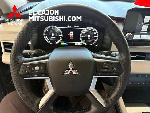 Used 2025 Mitsubishi Outlander SEL AWD/4WD image 15
