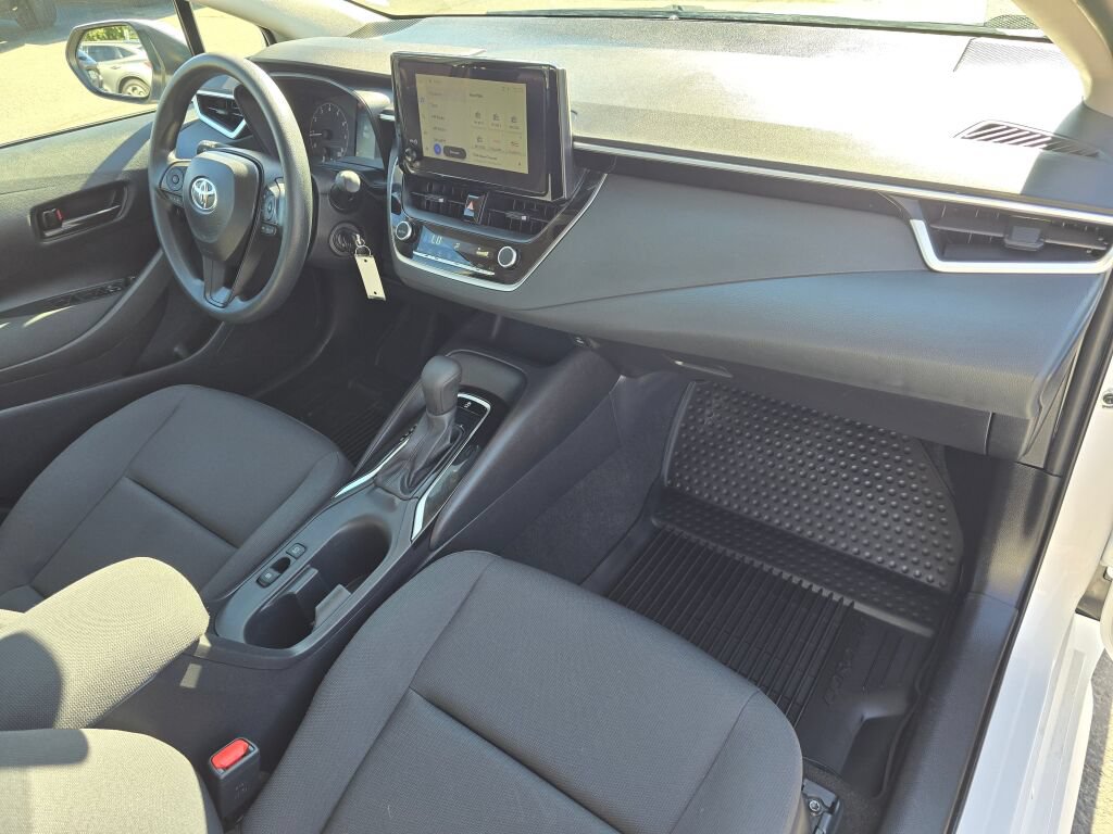 Used 2025 Toyota Corolla LE FWD image 12