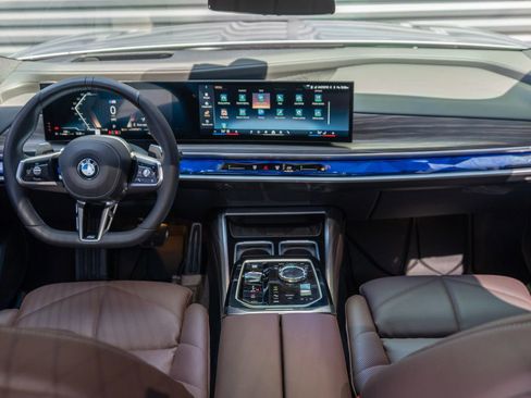 Used 2025 BMW 740i RWD image 11