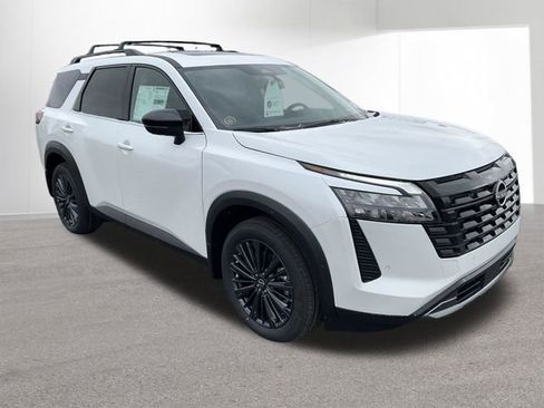 New 2026 Nissan Pathfinder SL w/ SL Premium Package image 3