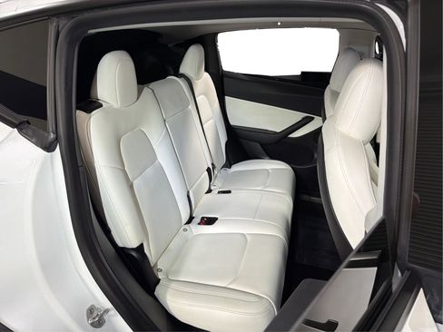 Used 2021 Tesla Model Y Long Range image 24