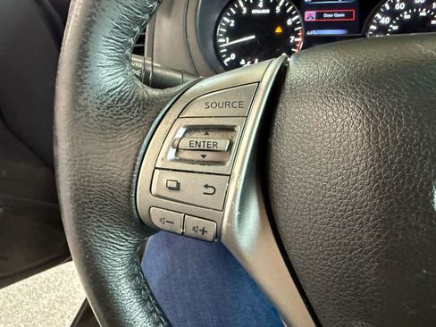 Used 2015 Nissan Altima 2.5 SV w/ Convenience Package image 17