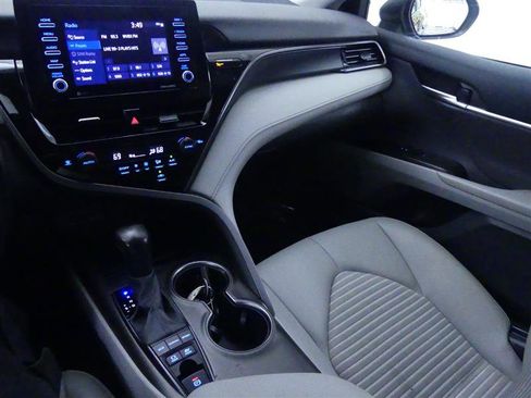 Used 2023 Toyota Camry SE image 14