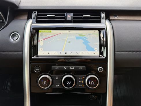 Used 2017 Land Rover Discovery HSE AWD/4WD image 24