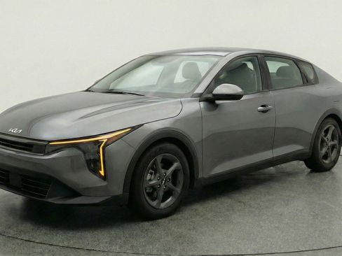 Used 2025 Kia K4 LXS image 3
