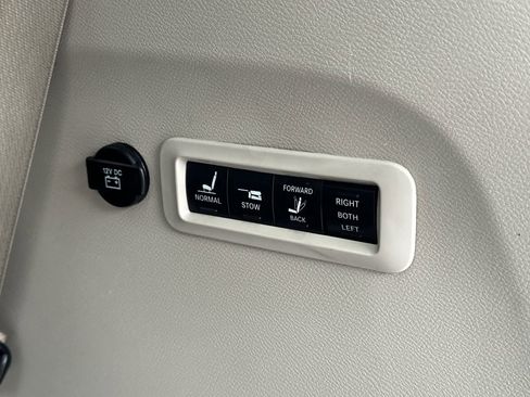 Used 2019 Chrysler Pacifica Limited image 10