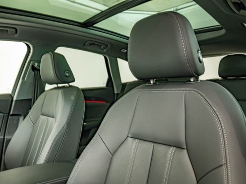 Certified 2025 Audi Q5 Premium w/ Convenience Package AWD/4WD image 31
