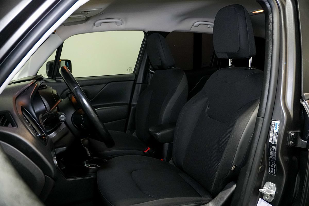 Used 2020 Jeep Renegade Altitude FWD image 12