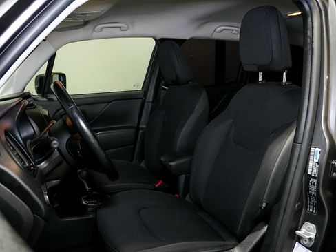 Used 2020 Jeep Renegade Altitude FWD image 12