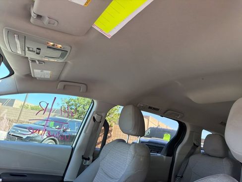 Used 2021 Toyota Sienna LE FWD image 6