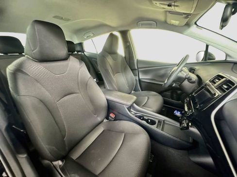 Used 2019 Toyota Prius LE AWD/4WD image 24