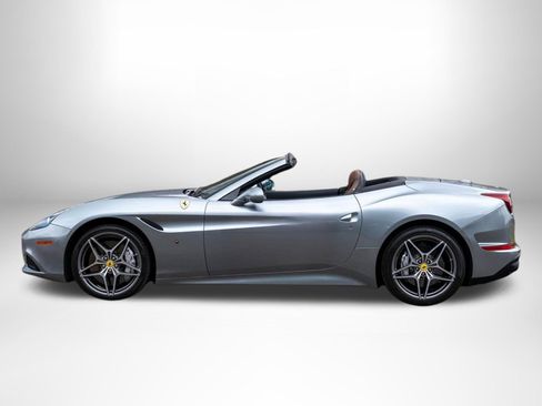 Used 2017 Ferrari California T RWD image 5