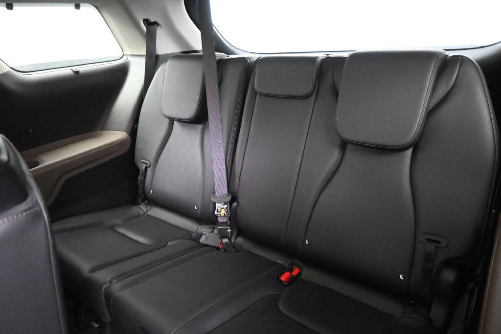 Used 2025 Kia Carnival EX FWD image 25