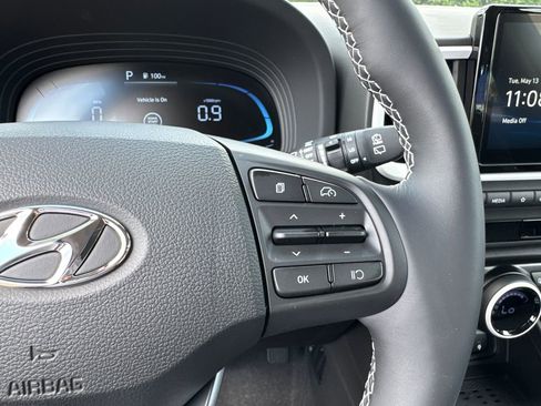 New 2025 Hyundai Venue Limited image 16