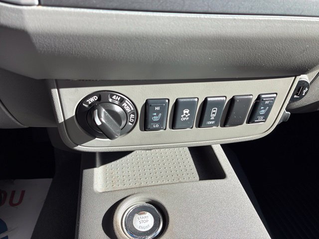Used 2020 Nissan Frontier SV w/ Midnight Edition Floor Mats AWD/4WD image 34
