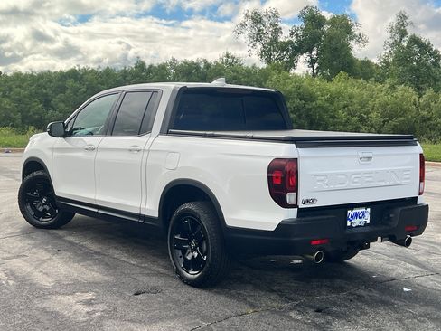 Used 2025 Honda Ridgeline Black Edition image 2