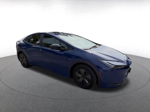 Used 2025 Toyota Prius LE image 2