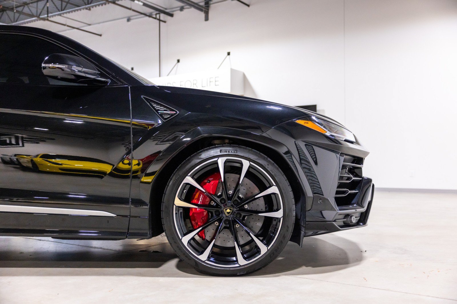 Used 2020 Lamborghini Urus AWD/4WD image 21