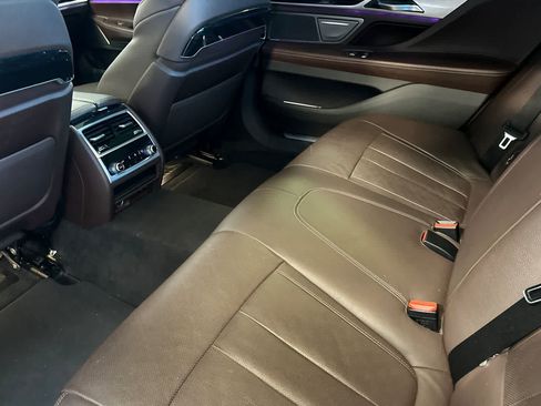 Used 2022 BMW 740i w/ M Sport Package RWD image 5