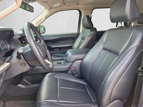 Used 2024 Ford Expedition XLT RWD image 11