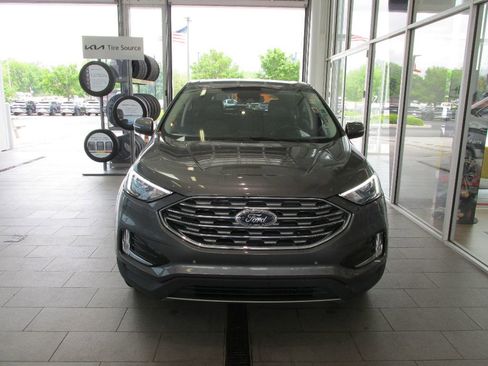 Used 2022 Ford Edge Titanium image 3