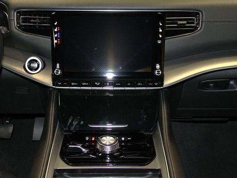 New 2026 Jeep Grand Wagoneer L Limited AWD/4WD image 13
