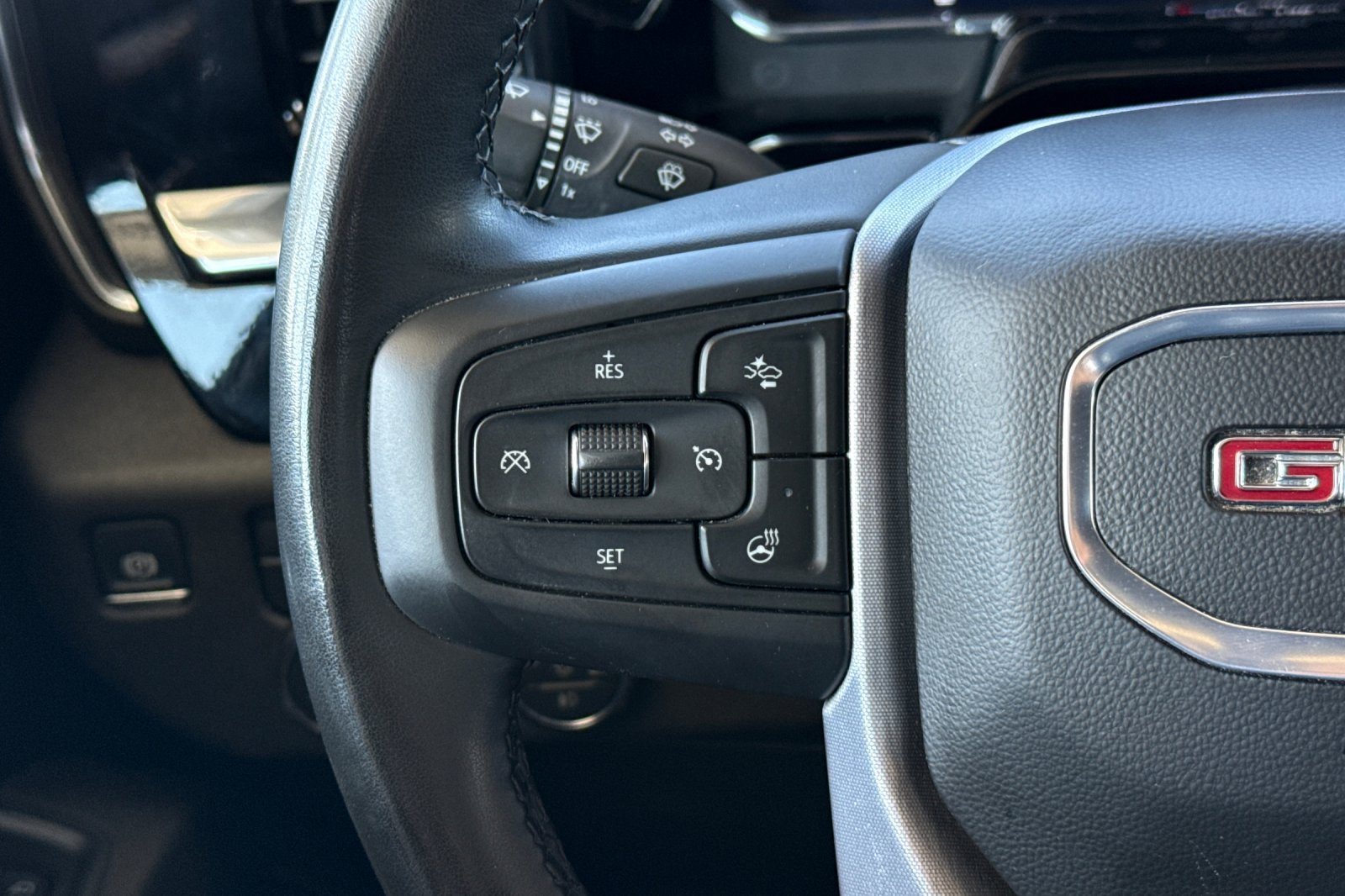 Used 2025 GMC Sierra 1500 SLT AWD/4WD image 34