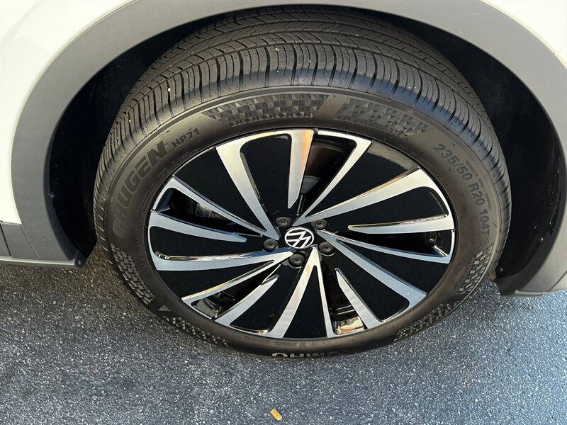 Used 2024 Volkswagen ID.4 Pro AWD/4WD image 11