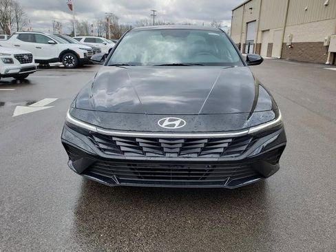 New 2025 Hyundai Elantra SEL image 2
