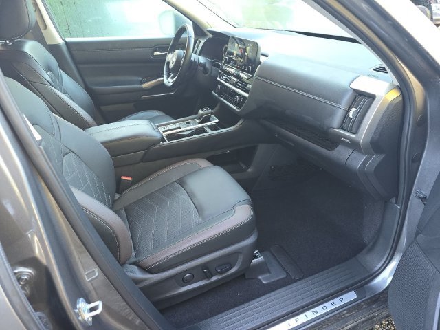 Used 2025 Nissan Pathfinder Platinum FWD image 28