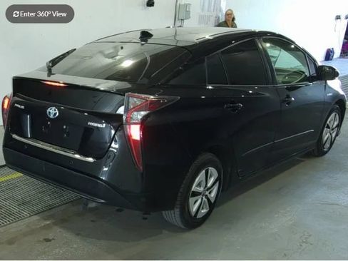 Used 2017 Toyota Prius Two w/ Prius Two Safety Plus Package FWD image 4