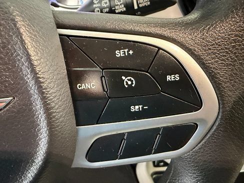 Used 2017 Chrysler Pacifica Touring Plus FWD image 9