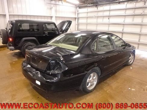 Used 2005 Ford Taurus SE image 4