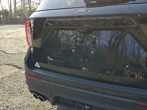 Used 2022 Ford Explorer ST w/ ST Street Pack image 18