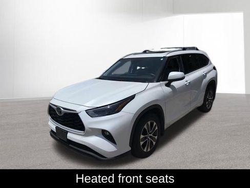 Used 2022 Toyota Highlander XLE AWD/4WD image 13